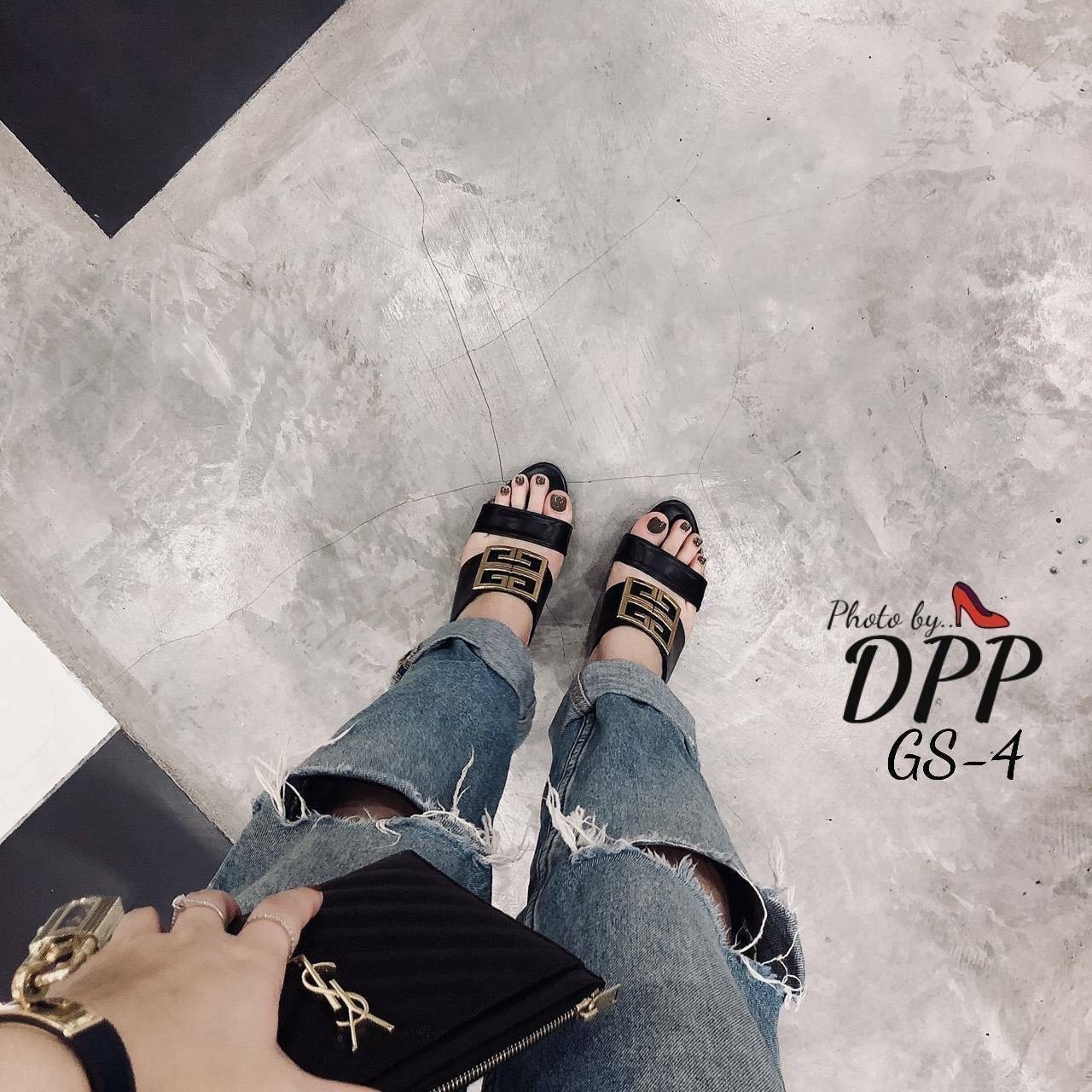 พร้อมส่ง Givenchy ตัวใหม่ ล่าสุดของปีนี้ งานชนช้อป *ปั้มแบรนด์ กล่องเรียบ * รองเท้าส้นตันสูง3นิ้ว ทรงสวม สายคาดหน้า หนังนิ่ม ตกแต่งดีไซน์ด้วยอะไหล่สีทอง งานสวยมากก ดูแพงสุดๆ มาในราคาเบาๆ บอกเลยอย่ารอช้า สั่ง โอน เลยจ้า