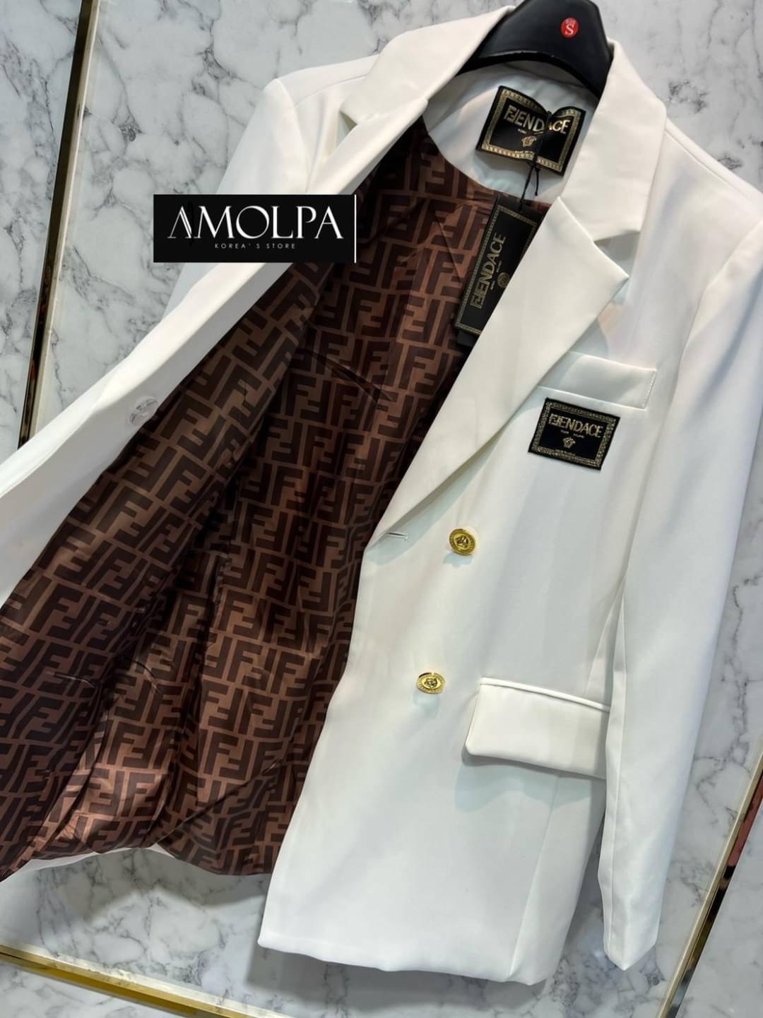 พร้อมส่ง!!! มาต่อที่ สูท BLAZER งาน FENDIxVERSACE BLAZER ผ้านางดีเริ่ดดด ซับในอย่างดี ใส่แล้วต๊าซมาก สวยหรู ไฮโซ อย่าลืมจัด นะคะ งานดีมากกก ผ้าหนักกคุ้มราคาสุดๆ !! !! งานสวยงานดีต้องแบรนด์AMOLPA เท่านั้น !!