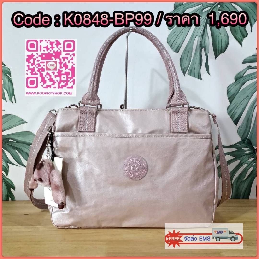 KIPLING Caralisa bag กระเป๋าถือหรือสะพาย วัสดุ Polyester เคลือบผิวกันน้ำ รุ่นใหม่จสก kipling เหมาะสำหรับวันทำงาน หรือ ใช้สะพายในชีวิตประจำวัน สามารถใส่กระดาษ A4 หรือ Ipad /Tablet ได้ถึง 11 นิ้ว