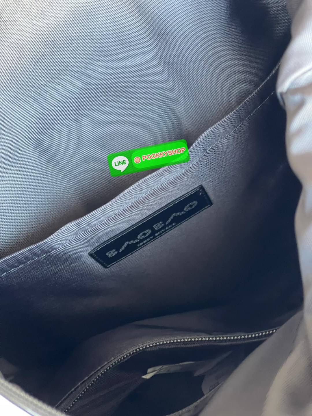 BAO BAO ISSEY MIYAKE LARGE BACKPACK ผู้ที่มักใช้งานกระเป๋าเป้ในชีวิตประจำวัน ส่วนมากจะอยู่ในวัยนักเรียน-นักศึกษาหรือวัยทำงาน ซึ่งรุ่นนี้ตอบโจทย์การใช้งานได้เป็นอย่างดี เป็นเป้ที่มีช่องสำหรับใส่สัมภาระประมาณหนึ่ง เพื่อให้สามารถจัดเก็บสิ่งของได้อย่างเป็นระเ