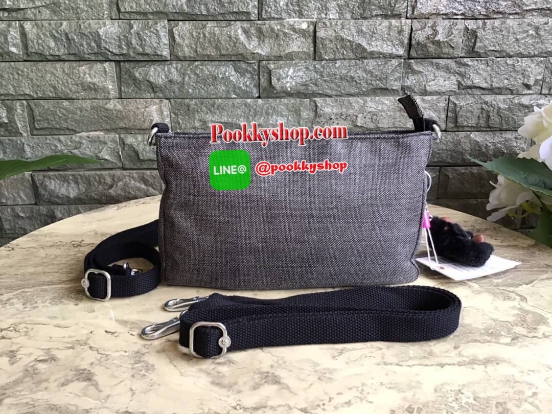 Kipling milos crossbody bag (K13696) กระเป๋าสะพายข้าง crossbody ขนาดกำลังดี มี 2 สาย สายสะพายสั้น ถือเป็นทรงพอรช์(pochette)ถอดเปลี่ยนสลับกับสายยาวได้ มีช่องซิปใช้งาน3ช่อง 2ช่องใหญ่ภายในมีเล็กแยกเป็นสัดส่วน ใส่มินิไอแพค กระเป๋าสตางค์ยาวได้ ด้านหน้ามีช่องซิ