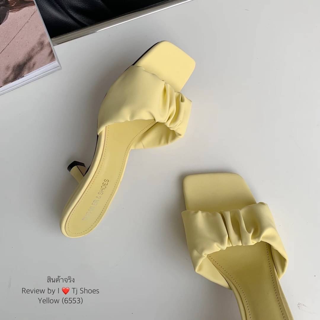 !!! พร้อมส่งรองเท้านำเข้าที่สวยเกร๋ขายดีสุดๆ !!! หนังรุ่นนี้นิ่มมากสวยมาก สวมใส่ง่าย เรียบหรูดูดี ใส่ได้เรื่อยๆ ไม่ตกเทรนด์ แมทกับชุดอะไรก้ดูเก๋ดูแพงมาก ควรมีไว้เป็นคู่โปรด ของจริงงานดีมากสวยมาก ตรงปกแน่นอน เพราะรูปถ่ายจากสินค้าจริง เป็นรุ่นที่แนะนำ รีบสั