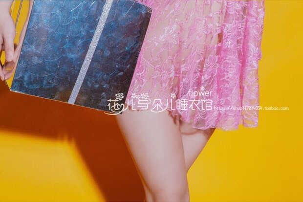 ชุดเซ็กซี่ คล้องคอ ผูกคอ สีดำ ช่วงบน แต่งสม็อคที่หน้าอก มีเชือกให้ผูกคอ ส่วนท่อนล่างเป็นผ้า ลูกไม้สีดำเกรดดี เนื้อผ้านุ่มลื่น มากๆ ใส่สบาย คะ แบบหรูหรา โชว์ความเซ็กซี่ แบบมีระดับมากๆ จ้า +G string เข้าชุดคะ