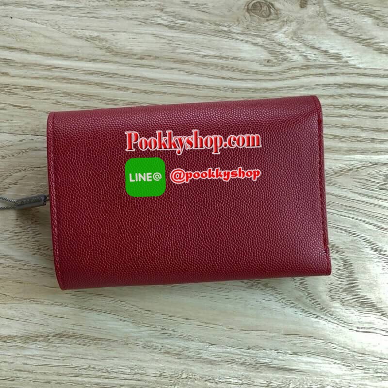 New!! Charles & Keith Front Flap Detail Wallet ด้านหน้าแต่งโลหะเหล็ก ปั๊มโลโก้แบรนด์ เปิด - ปิดด้วยกระดุมแม่เหล็ก ด้านในมีช่องใส่บัตร ช่องใส่รูป ช่องใส่ธนบัตร 2 ช่อง และช่องซิปใส่เหรียญ