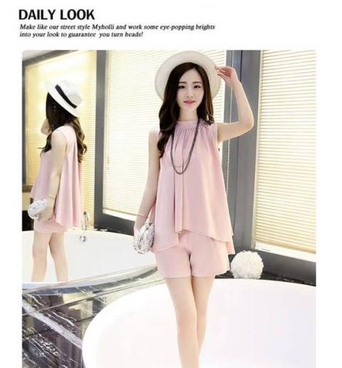 เสื้อแฟชั่นผ้าลื่นๆ ทรงใหญ่ เว้าชายด้านหน้า สีชมพูนู้ด