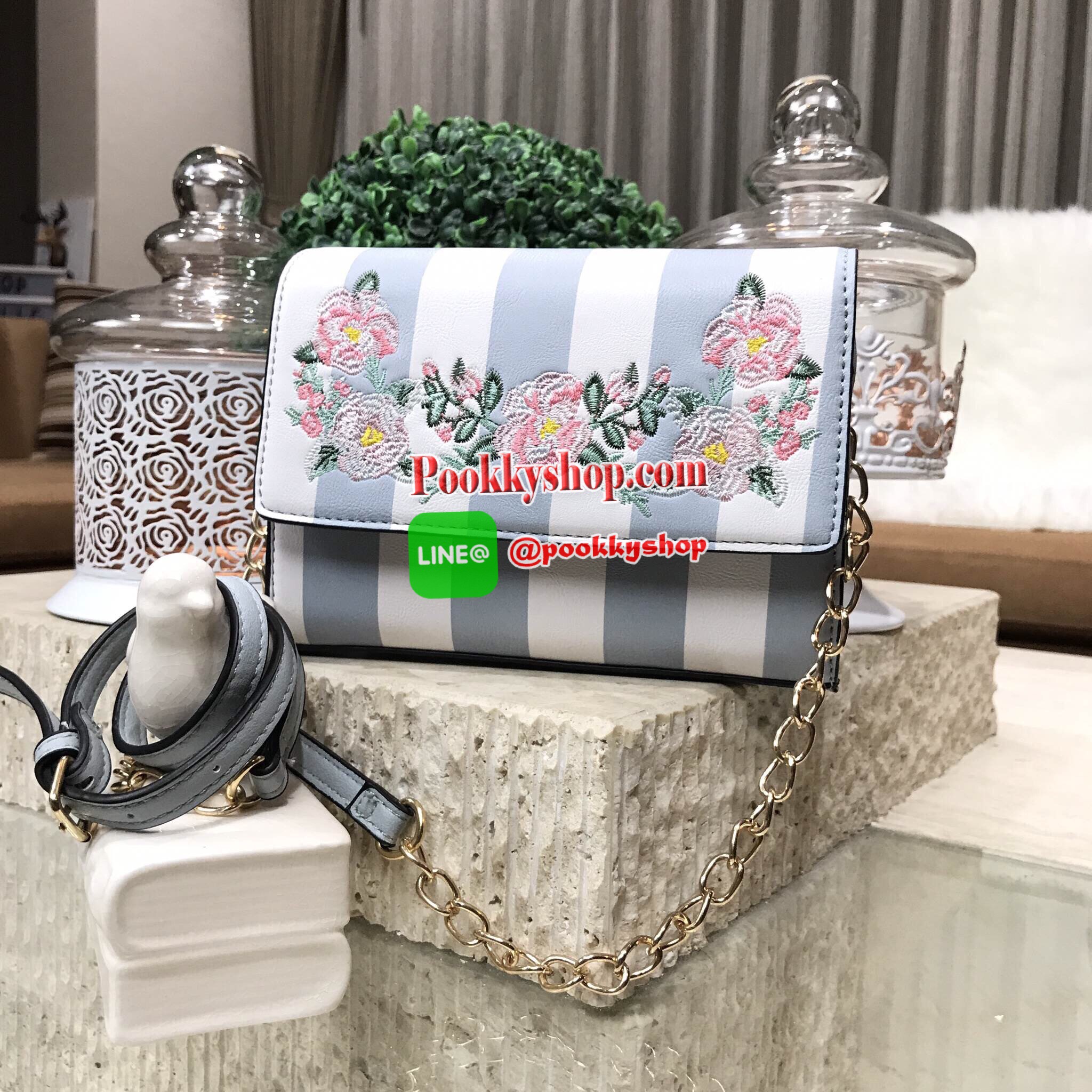 Don't Miss! NEW ARRIVAL! ALDO flower Crossbody Bag กระเป๋าถือ/สะพายรุ่นใหม่ล่าสุด ALDO แบรนด์ดังจากแคนนาดาดีไซน์สุดชิคปักลายดอกไม้สไตล์วินเทจหนังลายทางสพาสเทลอยู่ทรงกันน้ำ เปิดปิดด้วยกระดุมแม่เหล็ก ภายในมีโลโก้ ช่องซิป ช่องใส่มือถือ ใส่iphone7+ได้ น้