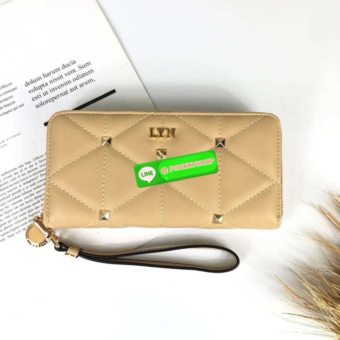LYN Long Wallet กระเป๋าสตางค์ใบยาว เปิด - ปิดกระเป๋าด้วยซิป ด้านในมีช่องใส่บัตร ช่องใส่ธนบัตร ช่องใส่รูป และช่องซิปใส่เหรียญค่ะ