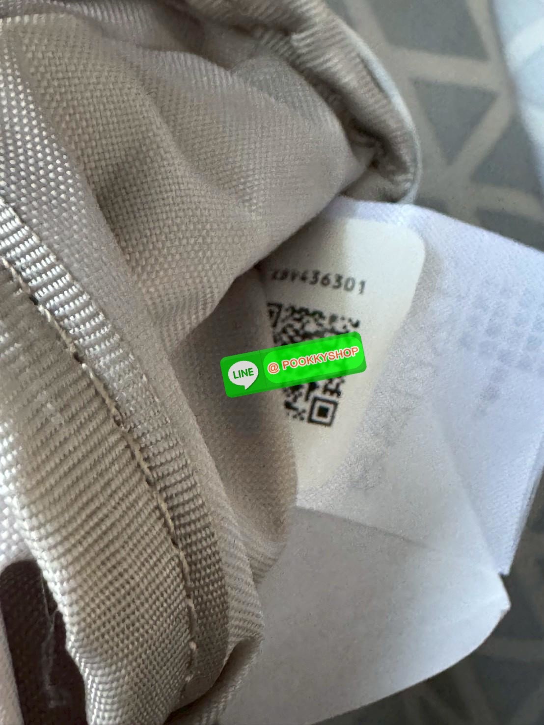 Kipling Candy 3 Ways กระเป๋าสไตล์มินิมอลล์ น้ำหนักเบาทำหลายสไตล์ ทั้งในแบบถือ สะพายพาดลำตัว หรือจะเป็นเป้ขนาดเล็กก็ได้ มีช่องซิปจัดระเบียบสิ่งของหลายช่อง ใส่สิ่งของจำเป็นได้ครบครัน