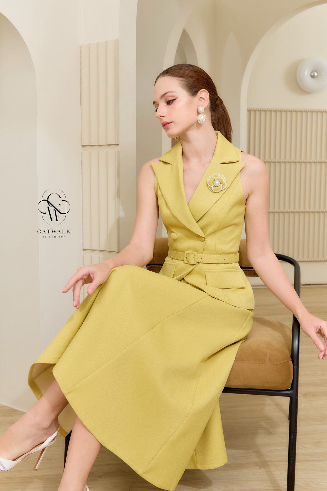 ชุดเซทแฟชั่น เซตสูทแขนกุดเข็มขัด+กระโปรงทรงย้วย เนื้อผ้าเกรดเอ ผ้าทอมีลายในตัว