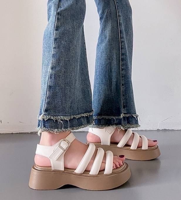 พร้อมส่ง รองเท้าลำลอง สูง 2 นิ้ว งานสวม 3 นวมนิ่ม ใส่สบายเท้า สายงานรัดส้นปรับขนาดได้ ของมันต้องมี ใส่สวย แมทซ์ได้กับทุกชุดจ้า **งานนำเข้า 100%