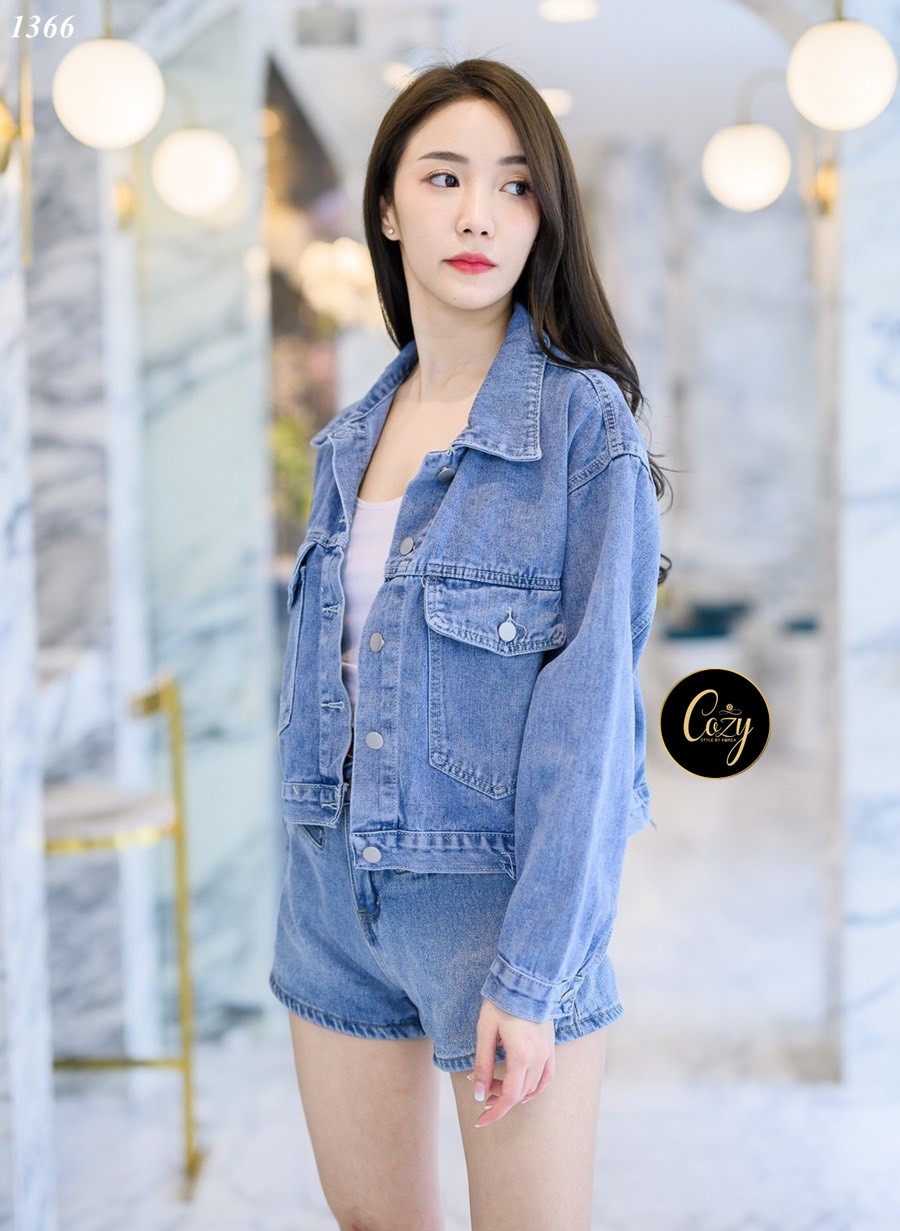 เสื้อแฟชั่น เสื้อครอปยีนส์ฟอกแขนยาวติดกระดุมเงินปลายแขน อกผ่าหน้าติดกระดุม 5 เม็ด