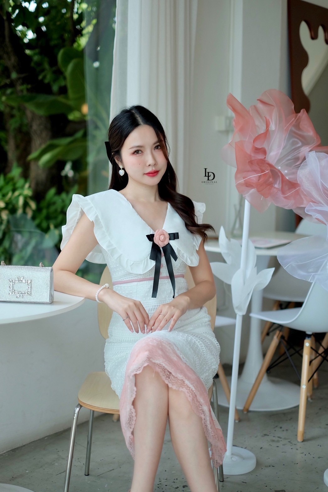 เดรสแฟชั่น เดรสลูกไม้อย่างดีผ้านุ่มนิ่มมีฟองน้ำในตัวคอปกมีอะไหล่เป็นเข็มกลัด