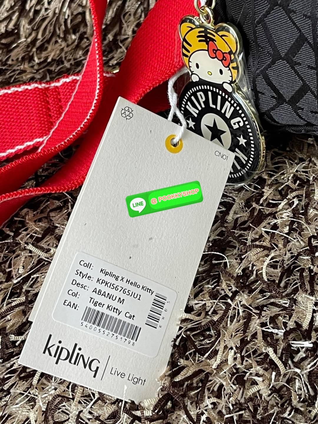 Kipling ABANU M Crossbody By Tiger Kitty Cat คอลเลคชั่นสะพายข้างแบบใช้งาน3ซิป วาดสีสันและลวดลายลงบนกระเป๋าเป็นคอลเลคชั่นสุดลิมิเตทพร้อมพวงกุญแจที่ออกแบบมาเฉพาะคอลเลคชั่นนี้ ขนาดกำลังดี ใช้งานง่าย จัดของได้เป็นระเบียบครบครัน แล้วเลือกใช้งานตามแบบของคุณไม่ว