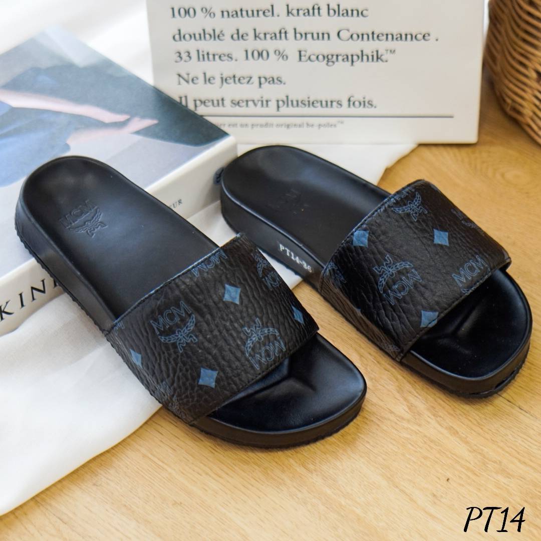 พร้อมส่ง งาน m cm สวยมาก พื้นรองเท้าเพื่อสุขภาพ รองรับน้ำหนักได้ดี ตัวสวมทำจากหนังPuแท้ นิ่ม สกรีน ลายชัดๆ ด้านในเสริมนวมนิ่ม ซับกำมะหยี่อีกชั้น พื้นมีกันลื่นในตัว ราคาเบาๆ คุณภาพ คุ้มมากๆ ใส่สวยมาก สาวหน้าเท้ากว้าง ใส่ได้ค๊า