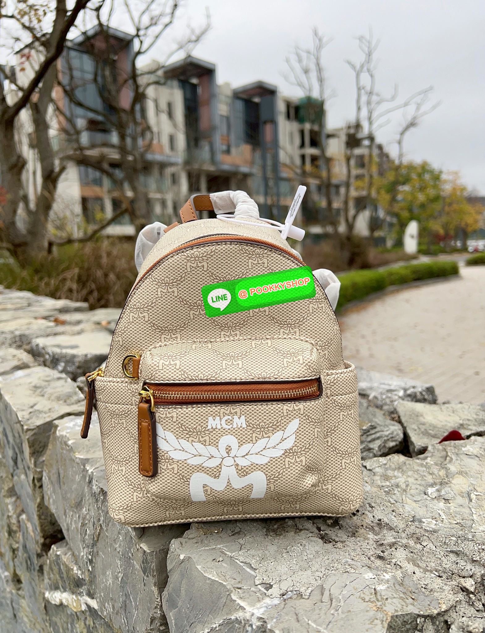 📸NEW NEW NEW!🎉🎉 เข้าแล้วสาวๆท่านใดรออยู่ จัดได้เลยค่าา อย่ารอช้าก่อนหมด! LAURETOS MCM STARK BACKPACK 📣พร้อมส่ง! บอกก่อนเลยน้องน่ารัก น่าใช้มากๆ พกพาติดตัวได้ตลอดเลยจริงๆค่า ใครมีแพลนเที่ยว ตปท.หน้าหนาวนี้จัดไปเลยค่าา สวยฉ่ำ
