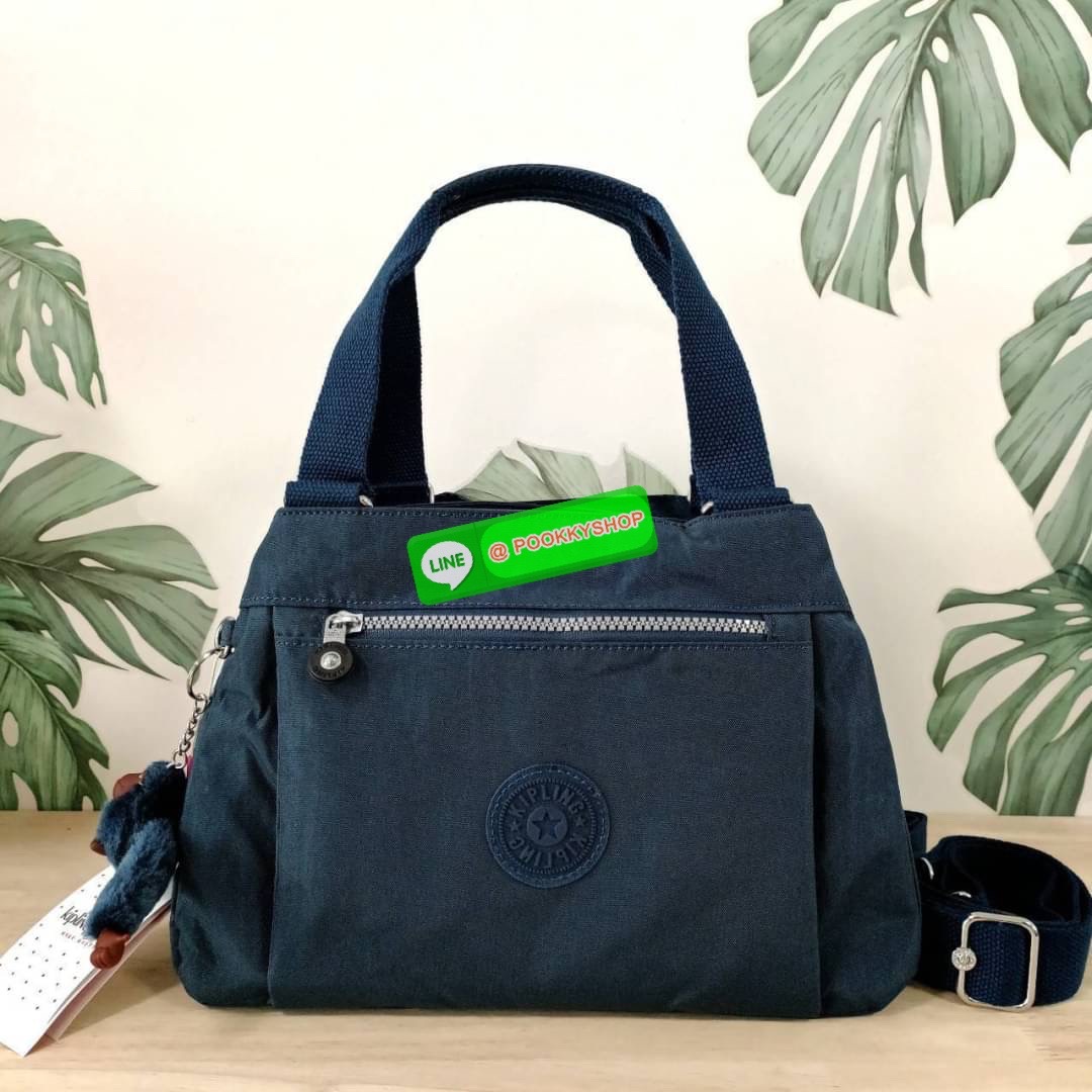 KIPLING ELISE HANDBAG กระเป๋าถือและสะพายไหล่ ขนาดกำลังพอดี จุของได้มาก มีหูจับสองสาย ถือสะดวก น้ำหนักเบา มีช่องซิป ด้านหน้า ช่อง กระเป๋าหลักเปิด-ปิดด้วยซิป มี3 ช่องว่างใส่ของได้จุมากๆ ใส่มือถือได้ กระเป๋าสตางค์ใบยาว และ เครื่องสำอางค์ได้หลายชิ้นเลยค่ะ เก็