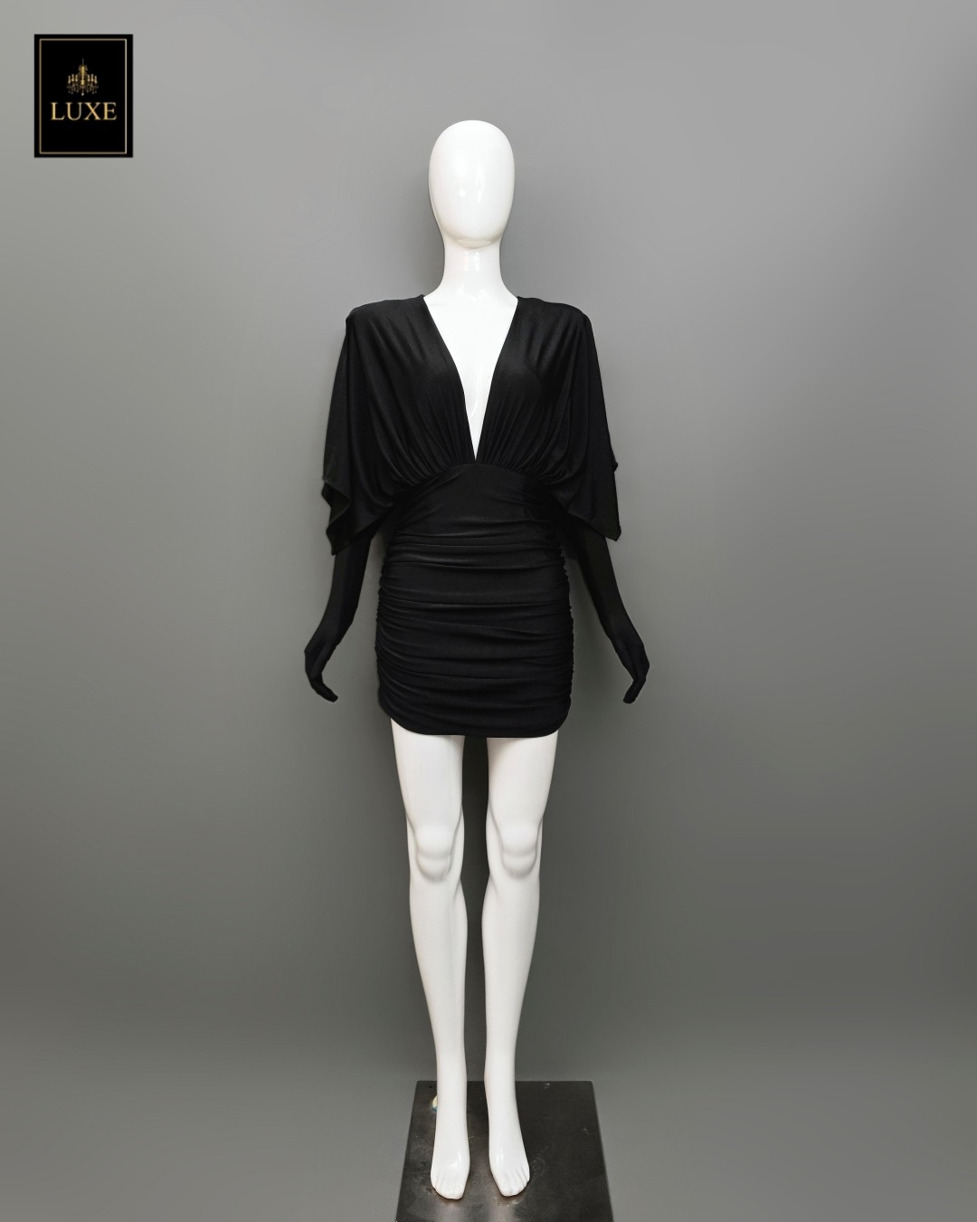 เดรสแฟชั่น เดรสกระโปรงเข้ารูป เสื้อคอวีแขนในตัว มาพร้อมถุงมือยาว