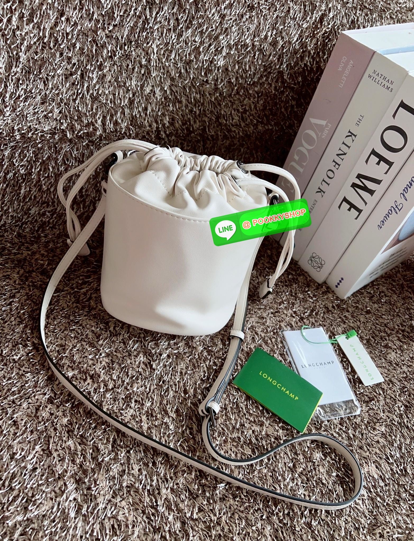 NEW ARRIVAL! LONGCHAMP LE PLIAGE XTRA XS BUCKET BAG ต้องบอกก่อนว่ารุ่นนี้เป็นรุ่นที่ใช้ออกมาแล้วไม่มีคำว่าผิดหวัง ออกแบบมาสวยแบบตัวแม่เลยค่าา 🔖พร้อมส่งทันที! กับกระเป๋าทรงบัคเกต หนังแท้smooth leather อย่างดี ใบกลางเจ้าลำตัวแล้วสวยมากก