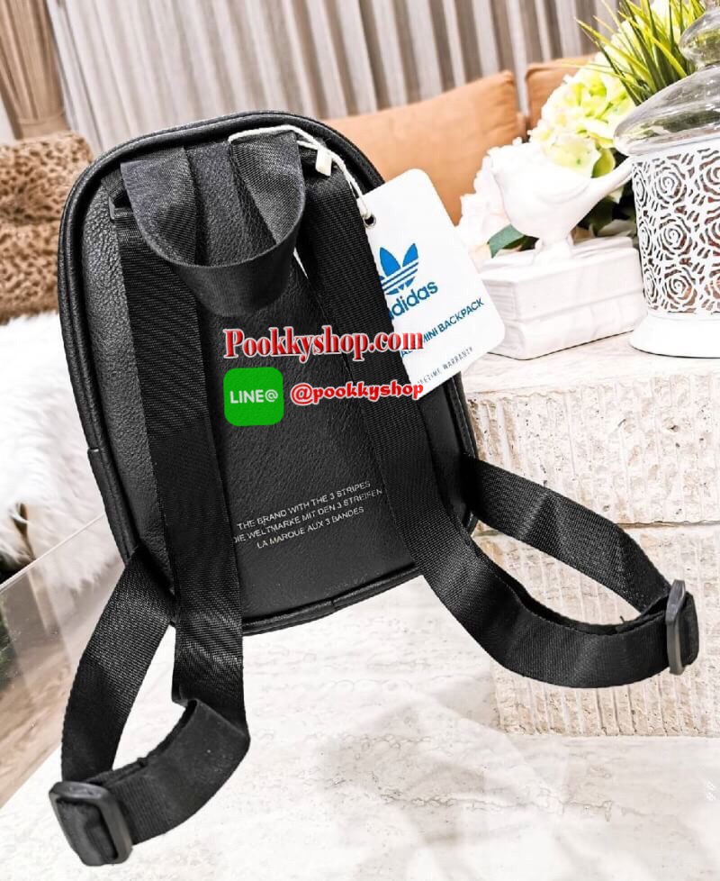 Don’t Miss! NEW ARRIVAL! ADIDAS MINI BACKPACK กระเป๋าเป้สไตล์ Sport ขนาดมินิ กำลังน่ารัก น้ำหนักเบา หนังสวยอยู่ทรงด้านหน้ามีโล้โก้และช่องซิป เปิดปิดด้วยซิปสะดวกใช้ หัวซิปแบรนด์ ภายในมีโลโก้และช่องใส่ของ มีหูจับถนัดมือ สายสะพายเลื่อนปรับระดับได้ ไอเท็มใหม่
