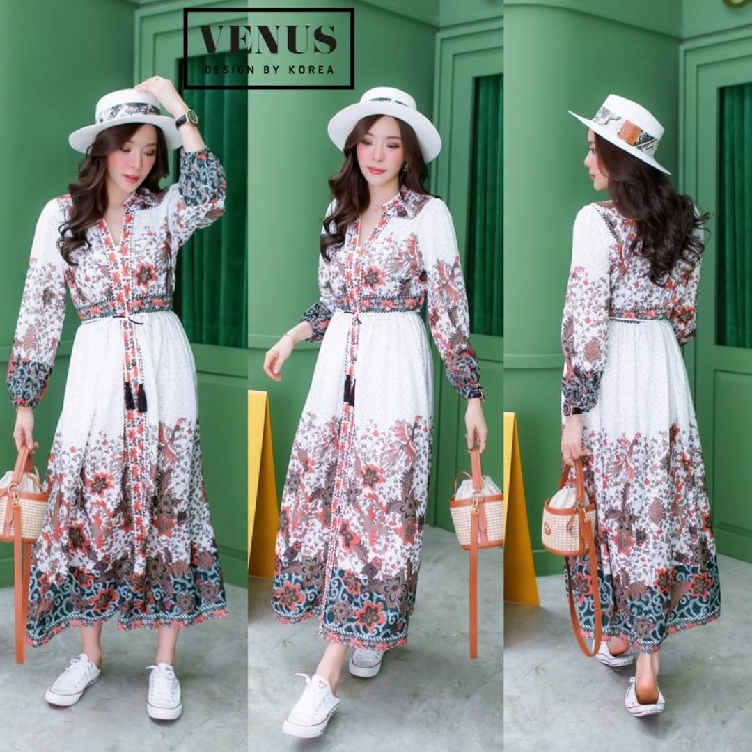 Restock ♥️♥️♥️♥️ I'm Lady By Venus Bohemain MaxiDress แม๊กซี่เดรสคอวีแต่งแขนพองพิมพ์ลายสไตล์โบฮีเมี่ยน งานสวยมากๆนะคะ แต่งกระดุมปั๊มอย่างดีคะ มาพร้อมกับสายผูกเอวเข้าชุดกันคะ
