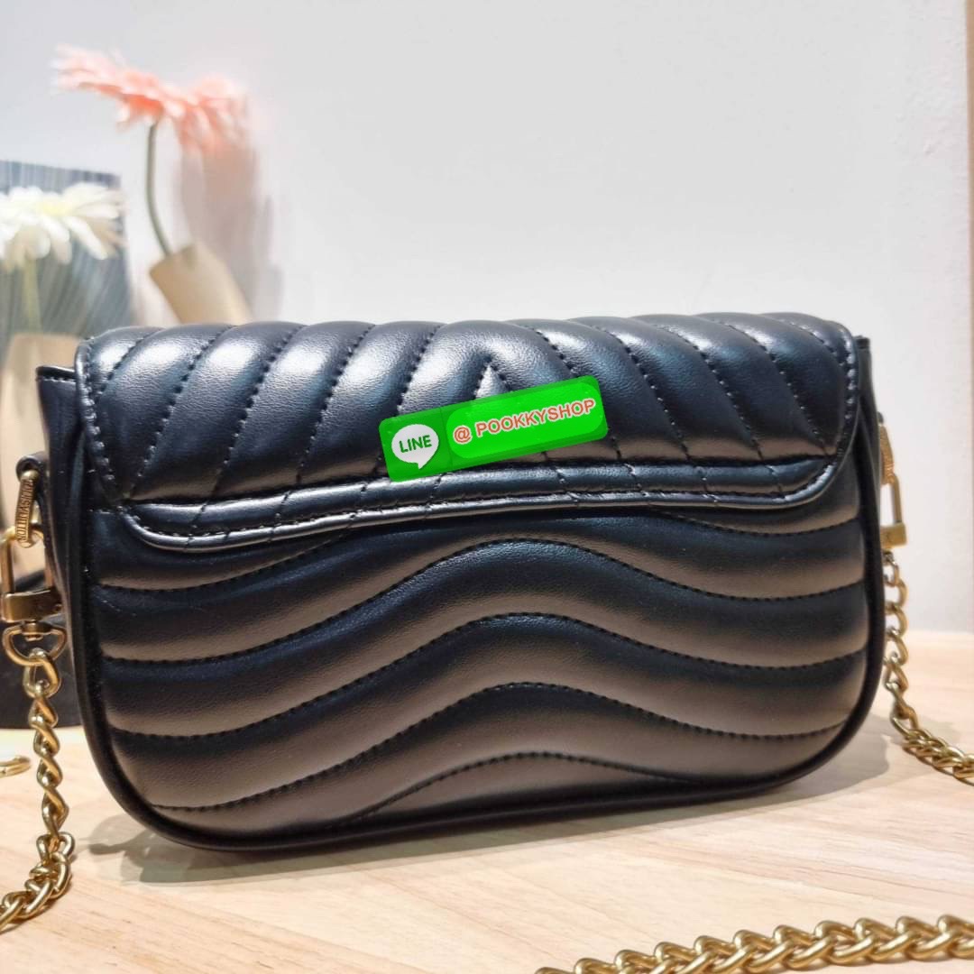 🔆 Model LV new wave pochette multi bag 🔆 Details กระเป๋าสะพายมัลติฟังก์ชั่น พรีเมี่ยมกิ๊ฟสุดหรู คุ้มจาก dutyfree มาพร้อม box set รับรองว่าดีงาม ลูกเล่นคลาสสิคผสานความวินเทจ มีสายสะพายให้ 2 เส้น และกระเป๋าใบลูก เล็กน่ารัก ภายในเป็นช่องโล่ง