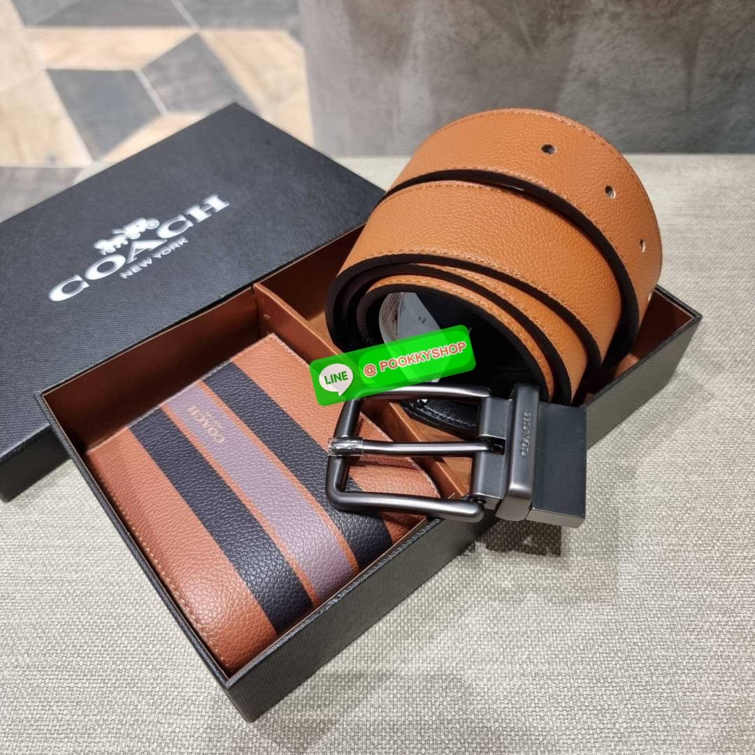 COACH F75399 COMPACT ID WALLET IN VARSITY LEATHER WITH BELT MIX GIFT BOX SET Set สุดคุ้ม!! ลิมิเต็ด!! สำหรับหนุ่มๆ ที่จับคู่เซ็ทกระเป๋าสตางค์รุ่นยอดฮิต และเข็มขัดหนัง pepble มาใน package Coach gift box คุ้มค่ามากๆ กระเป๋าสตางค์หนังวัว สวย นิ่มไปอีก ยังไม่