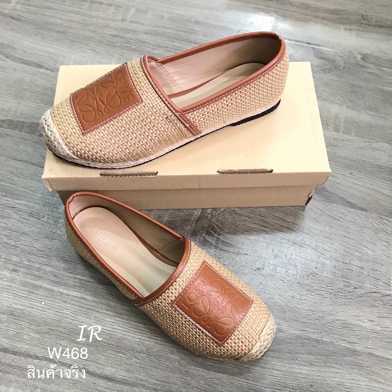 รีพีทแบบขายดี!!! พร้อมส่ง ปีนี้ ใครไม่รู้จัก Loewe คือพลาดมาก แบรนด์ดังจากเยอรมัน สวยมาก แกรนมาก น่ารักมาก ตอนนี้ งานสาน กระสอบคือปังมากคะ ปีนี้