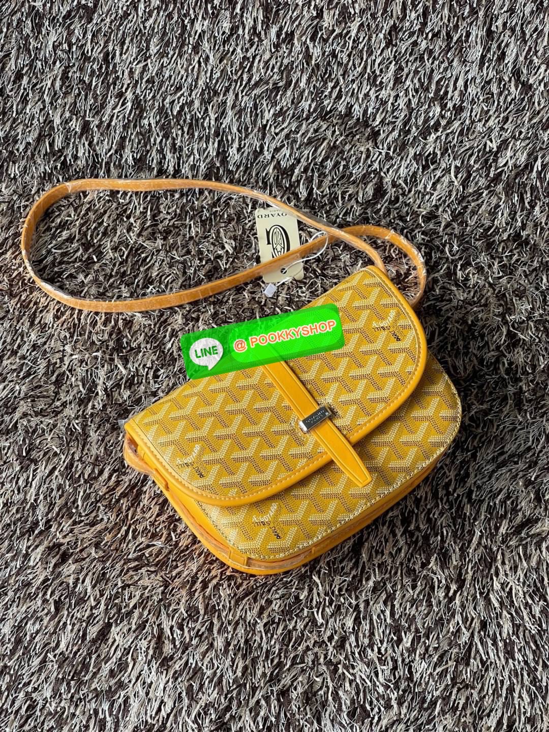 💕 Goyard belvedere pm แบรนด์ดังจากฝรั่งเศส เรัยบหรูแต่ดูสง่า สะดุดตาด้วยลายเฉพาะตัว วัสดุที่นำมาตัดเย็บกระเป๋าเป็นวัสดุผ้าใบ Canvas ที่มีชื่อเรียกว่า “Goyardine” ซึ่งเป็นผ้าใบที่เป็นการผสมผสานระหว่างผ้าฝ้าย (Cotton), ผ้าลินิน (Linen) และ ผ้าป่าน (