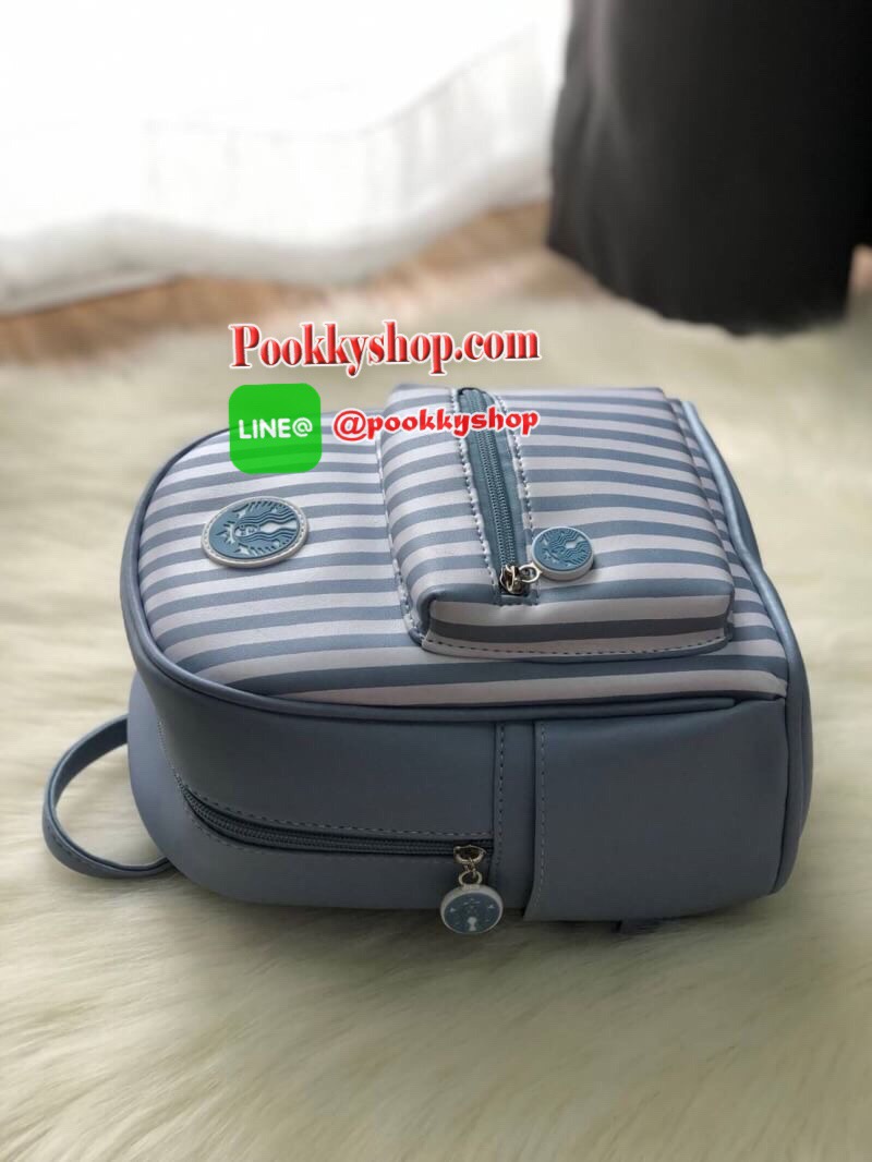 STARBUCKS BACKPACK กระเป๋าเป้สุดน่ารัก ขนาดกำลังพอเหมาะสำหรับใส่ของระหว่างวัน และช่องจัดเก็บอีกหลากหลายรูปแบบ ดีไซน์สวยนับเป็นอีกหนึ่งกระเป๋าเป้ที่พร้อมให้คุณได้สะพายออกไปข้างนอกได้ทุกวันอย่างมั่นใจ เพราะแมทช์เข้ากับทุกลุค รุ่นนี้แนะนำเลยค่า