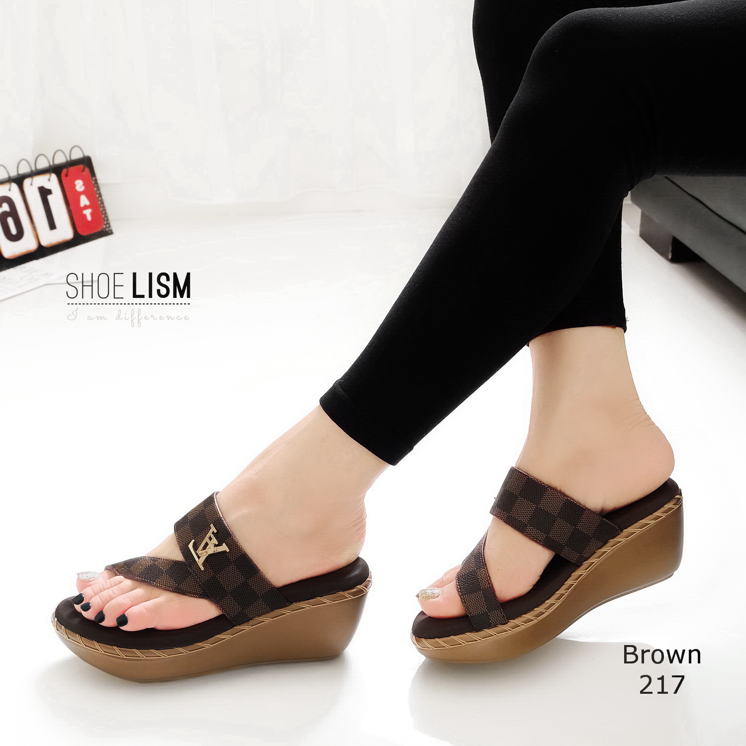 สินค้าพร้อมส่ง มาแล้วค่าา รองเท้าเตารีดแบบสวม รองเท้าลำลอง ที่เกร๋สุดๆ พื้นนิ่ม ใส่แล้วดูเท้าเรียว หนังลายตาราง งานตรงปกแน่นอน