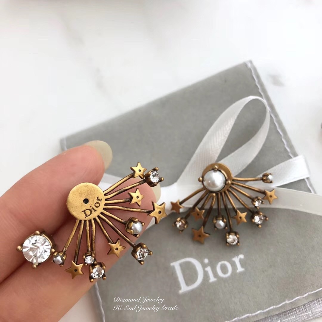 Super Hi-End Quality !!!!! ((เกรด 1:1 ดีที่สุดในท้องตลาด แสตมครบค่ะ)) Christian Dior Earrings **คอลเลคชั่น Autumn 2019 ใหม่ล่าสุดเลยคร่า** งาน 1:1 เหมือนในช็อปเป๊ะๆ ต่างหูดิออรุ่นใหม่ ล่าสุดชนช็อป ดีไซน์สวยมากๆค่ะ ประดับอะไหล่ทองแอนทีคอย่างดี งานสวยไร้ที่