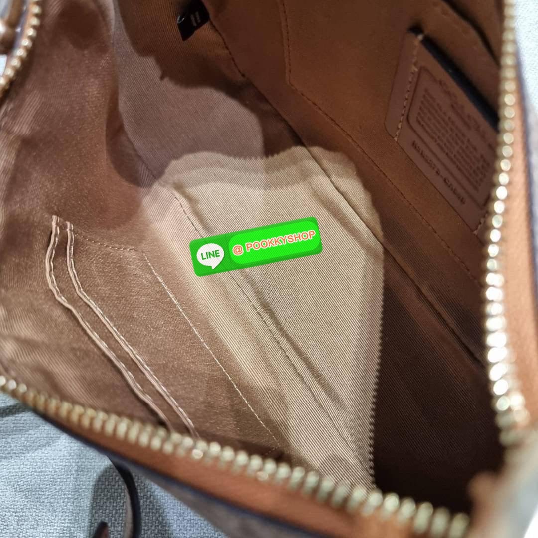 COACH CA548 TERI SHOULDER BAG IN SIGNATURE CANVAS คอลเลคชั่นใหม่ล่าสุด ที่สาวๆรอคอย กระเป๋าสะพายไหล่กึ่งทรงพอช พร้อมเสิร์ฟความสวยถึงบ้านไปเลยก่อนใคร แบบไม่ต้องพรีฯ ด้วยดีไซน์คลาสสิคที่แอบแฝงความเรียบหรู มาพร้อมสายสะพาย 2 เส้น เป็นสายโซ่คล้องแขนและสายสะพาย