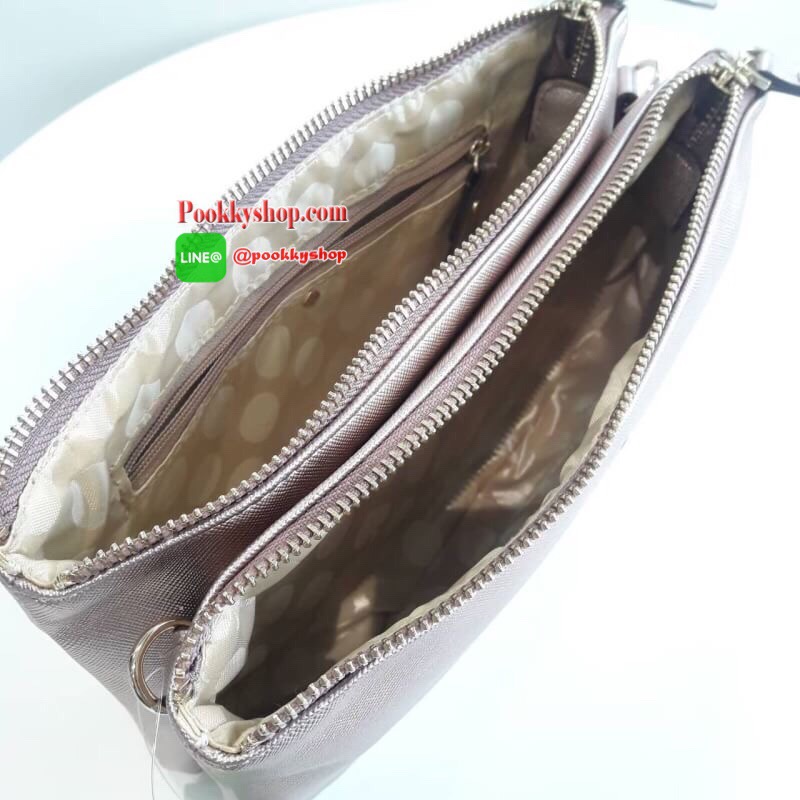 BEST SELLER!! KATE SPADE 2 ZIPS CROSSBODY BAG กระเป๋าสะพายครอสบอดี้ ทรงน่ารัก เปิดปิดกระเป๋าด้วยซิป2ช่อง ด้านในมีช่องซิป อีกด้านมีช่องใส่ของ หนังนื่ม นุ่มมือ สายสะพายเลื่อนปรับระดับได้ สามารถใส่กปต.ยาว ได้พอดีน้าา บอกเลยว่า เริ่ดมากจริงๆ คุ้มค่าราคาที่สุด