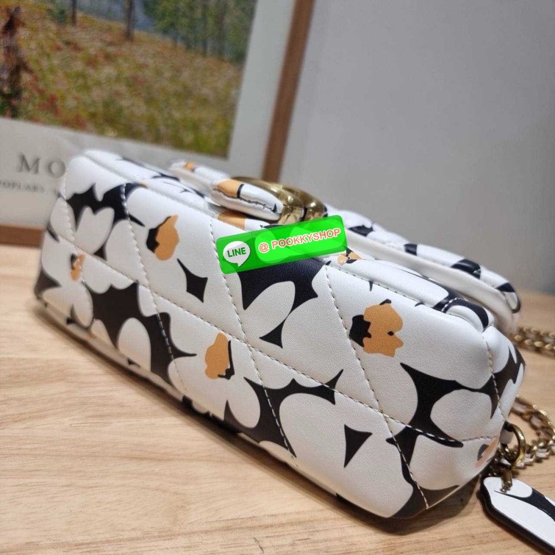 COACH CR702 TABBY SHOULDER BAG 20 WITH QUILTING AND FLORAL PRINT 🔆 Details ไอเท็มใหม่ สวยเกินเรื่องไปมาก! ดีไซน์ลวดลายดอกไม้สดใสตัดกับโทนสีคลาสสิคได้อย่างลงตัว