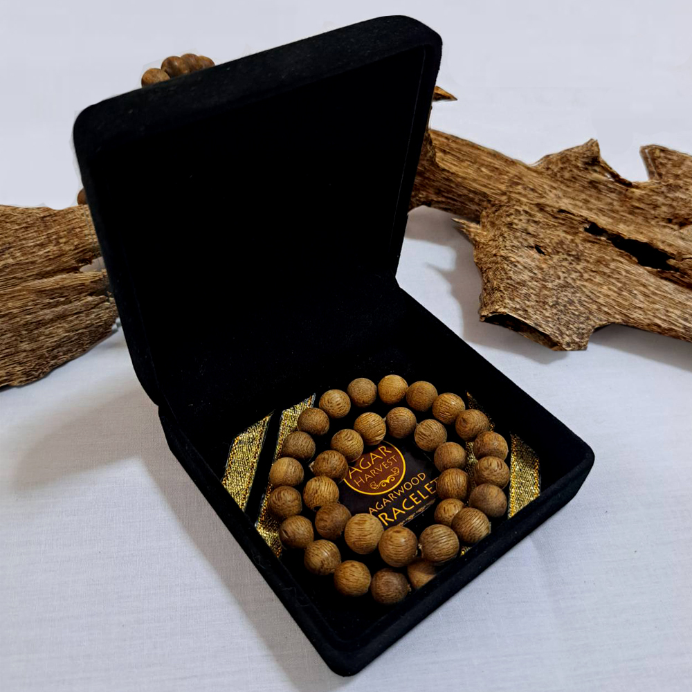 สร้อยข้อมือ ลูกปัด ลูกประคำ มาลา จากแก่นไม้หอมกฤษณา ในกล่องกำมะหยี่ (33เม็ด 10มิล) สวยหรู Agarwood Beads Bracelet with Box (33 Beads) 10mm / Mala, Rosary 1 Unit