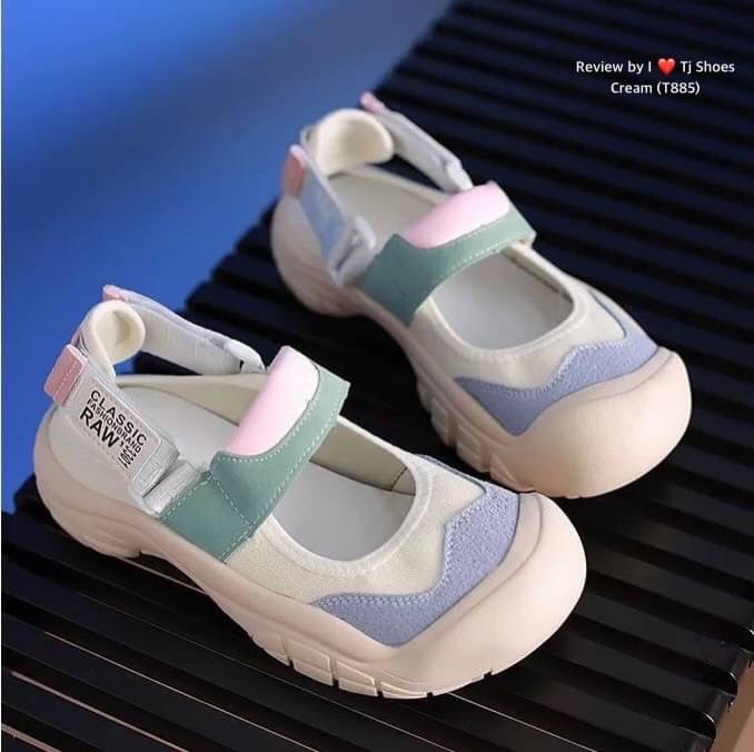 พร้อมส่งรองเท้านำเข้า ขายดีๆสุดๆ - รุ่นนี้นิ่มมากๆ สวมใส่ง่าย - มีรูระช่วยบายอากาศทำให้เท้าไม่อับ - ใส่นุ่มเดินทั้งวันได้สบายมากๆ - สายด้านหลังสามารถถอดออกได้ ใส่ได้2แบบ - น้ำหนักเบา แมทได้กับทุกชุด