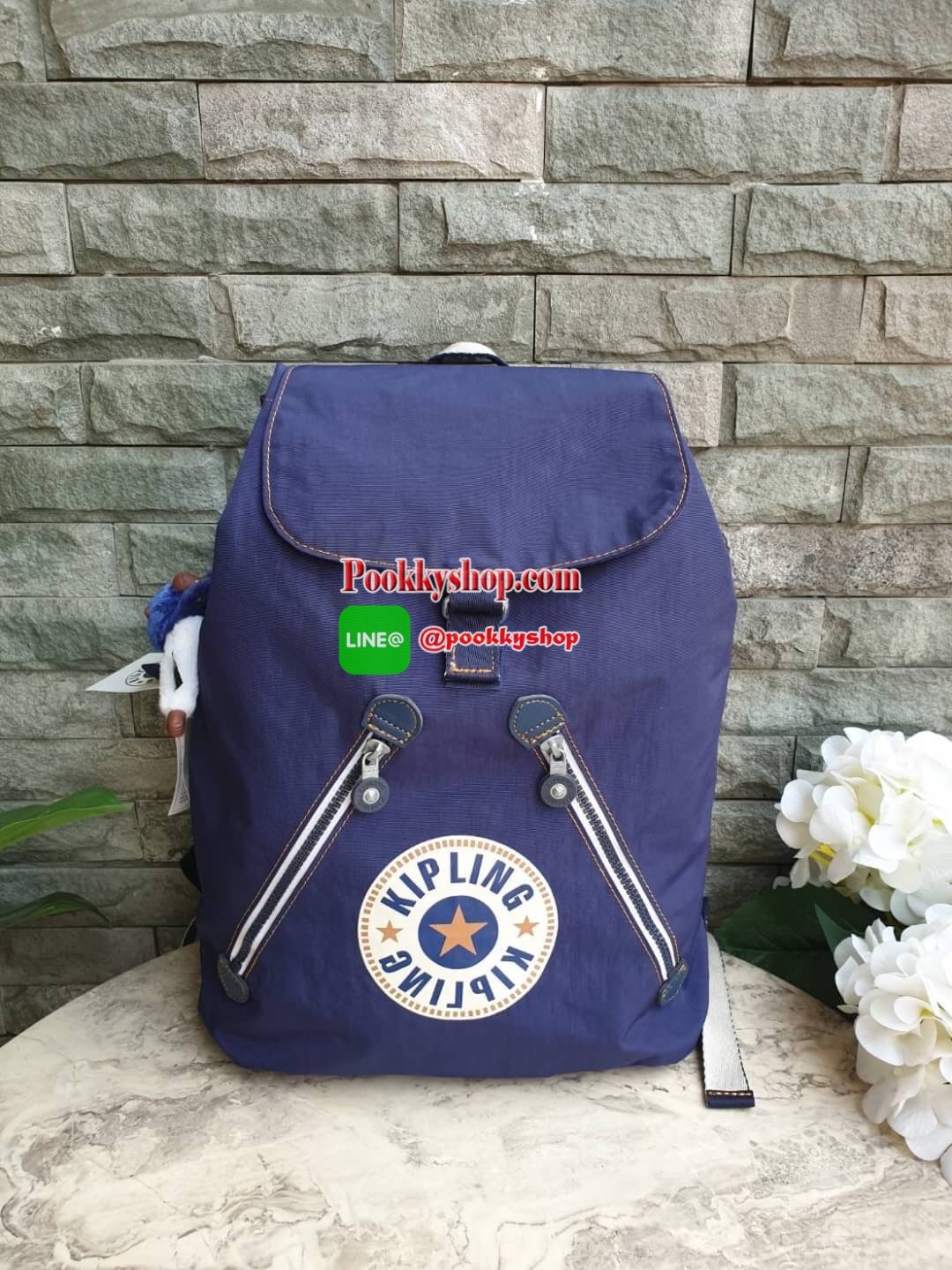 New Arrival Mochila Kipling Fundamental Active Tan Bl-Unico รุ่น K01374 Update แฟชั่นอย่างไม่สิ้นสุดด้วยกระเป๋าสะพาย จากแบรนด์ KIPLING มาพร้อมกับดีไซน์เก๋ สวยงาม โดเด่นเป็นเอกลักษณ์เฉพาะตัว ขนาดกำลังดี ผลิตจากวัสดุ Polyamide คุณภาพดี กันน้ำ แข็งแรง ทนทานต