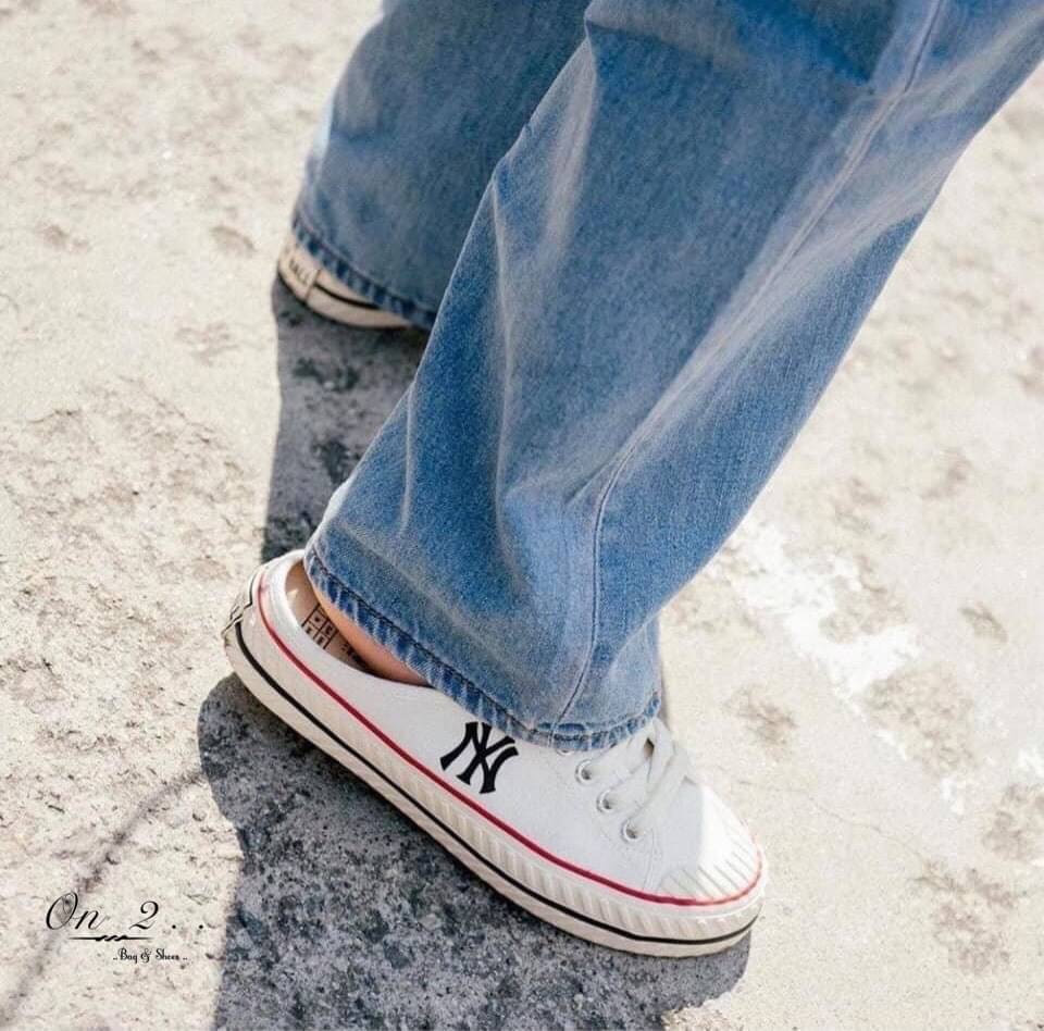 พร้อมส่ง รองเท้าผ้าใบเปิดส้น MLB playball origin mule new york yankees logo NY ส้นสูง 4cm.สวยเท่ห์ เป๊ะปังมาก มา 2 สี พร้อมกล่องแบรนด์