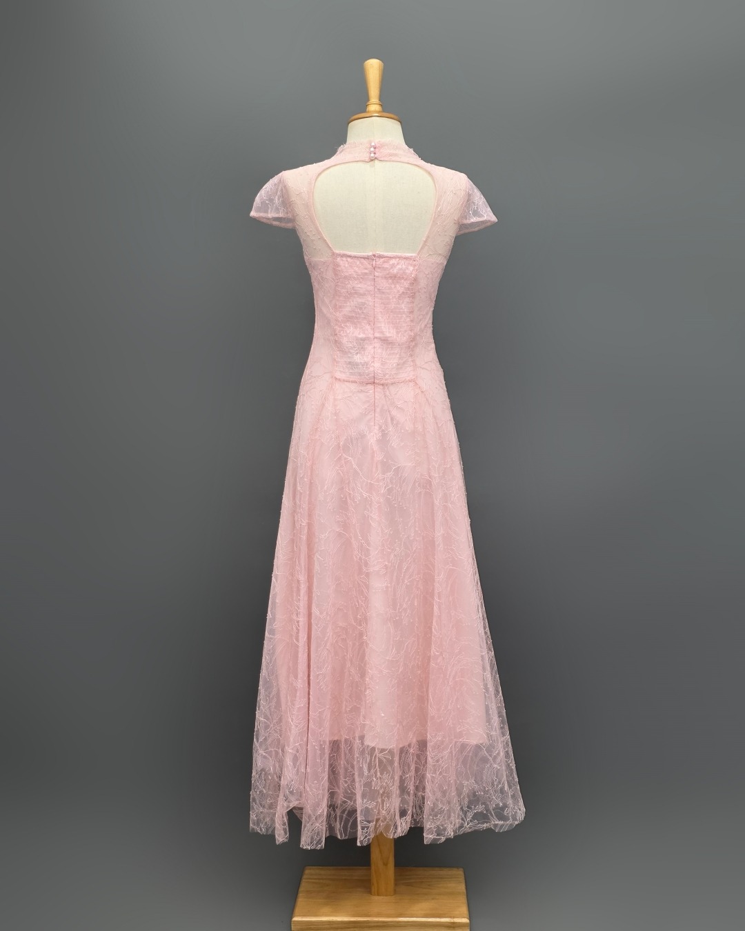 เดรสแฟชั่น เดรสเสื้อคอกลมแขนเต่อ กระโปรงบาน ดีเทลซีทรูที่บ่าและแขน