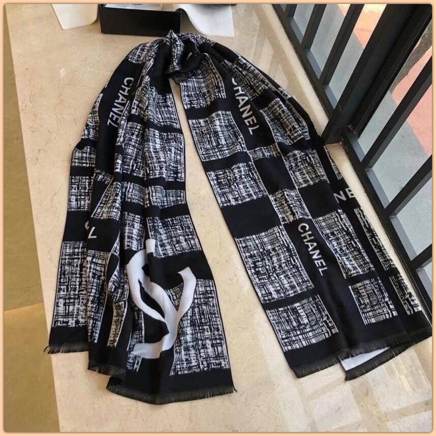 Chanel Shawl Wrap Scarf (With Box) ผ้าคลุม ผ้าพันคอ เนื้อนุ่ม Chanel VIP Premium Gift มาพร้อม กล่องแบรนด์ กระดาษของขวัญแบรนด์ ถุงกระดาษแบรนด์ ริบบิ้น ดอกคามิเลีย จะซื้อใช้เอง ก็ควรมีติดตู้ หรือ เป็นของขวัญก็เหมาะสุดๆ ไปเลยค่า