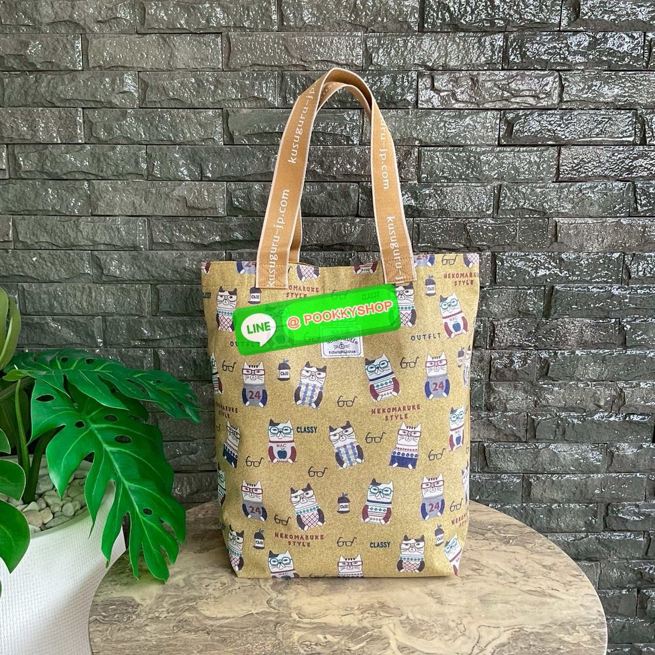 Japanese Kusuguru คุซูกุรุญี่ปุ่นแท้ กระเป๋าสะพาทรง Tote Matilda สะพายไหล่ ปักลายแมว 3 ตัว ขนนุ่มน่ารักมาก