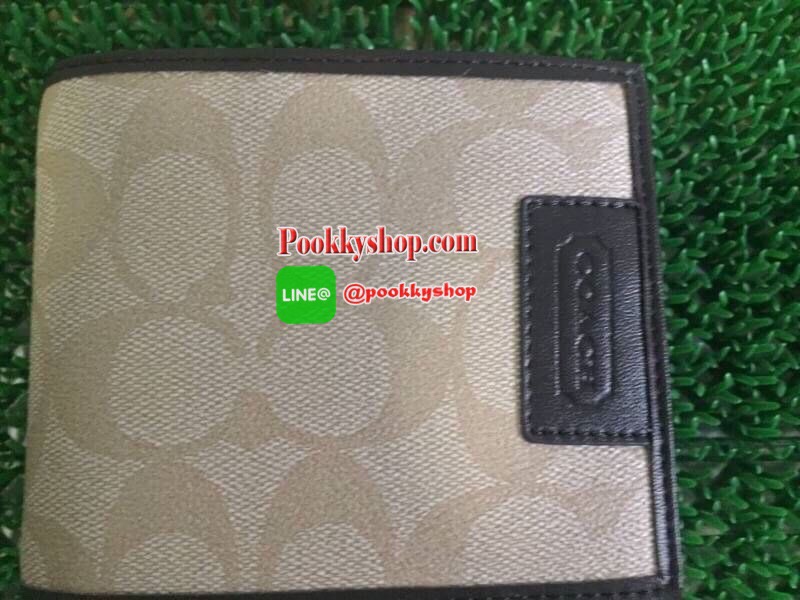 Brand : COACH Compact ID Wallet Detail : กระเป๋าสตางค์Coach ใบสั้น มาพร้อมกระเป๋าใส่บัตรใบเล็ก 1 ใบ มีช่องใส่บัตรหลายช่องสามารถใส่บัตรได้จำนวนมาก และมีช่องใส่ธนบัตรถึง 2 ช่อง สามารถมอบเป็นของขวัญหรือใช้เองก็ได้ พลาดไม่ได้แล้วนะคะ