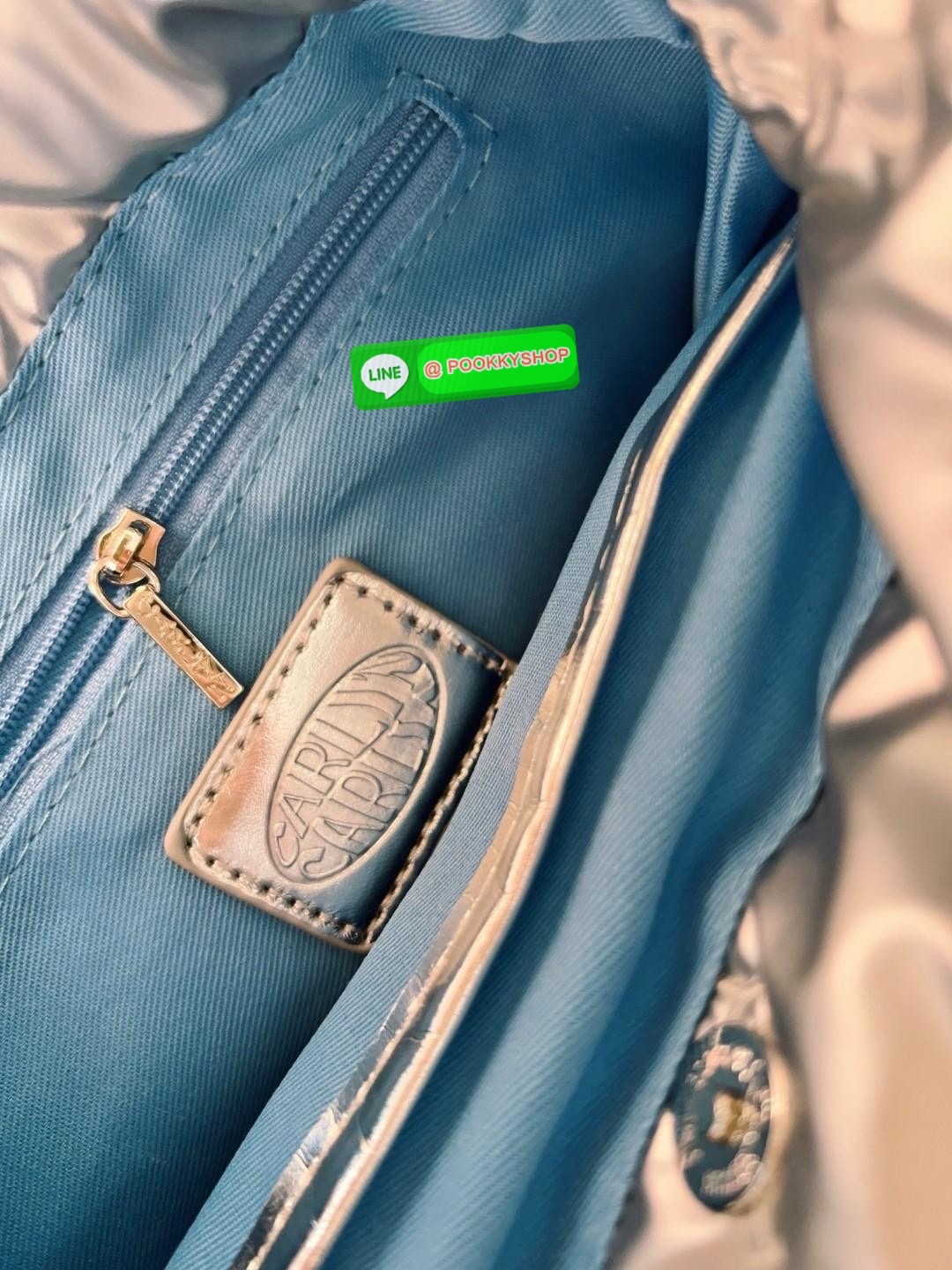 CARLYN TWEE MINI BAG #ไม่มินิตามชื่อจ้าา😘 💌พร้อมส่ง!สวยฉ่ำๆทุกสี ไม่มีไม่ได้แล้วจ้าา📌 ✔️กระเป๋าวัสดุไนล่อนอย่างดี นิ่มฟู ปักลายแบรนด์อันเป็นสัญลักษณ์ของรุ่นทั้งใบสวยงามค่ะ