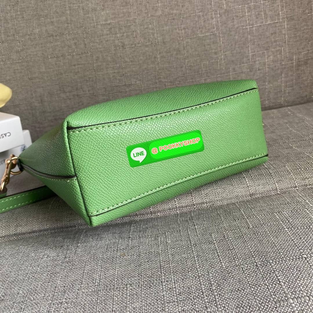 Coach Mini Gallery Crossbody With Stripe Heart Print (coach ca793) กระเป๋าสะพายข้าง เทรนรุ่นเล็กมาแรงวัสดุหนังแท้ทั้งใบ เปิดปิดด้วยซิป มีช่องใส่บัตรเครดิต 2 ช่อง ซับในผ้า สายสะพายถอดได้ สามารถสะพายข้างหรือสะพายไหล่ได้