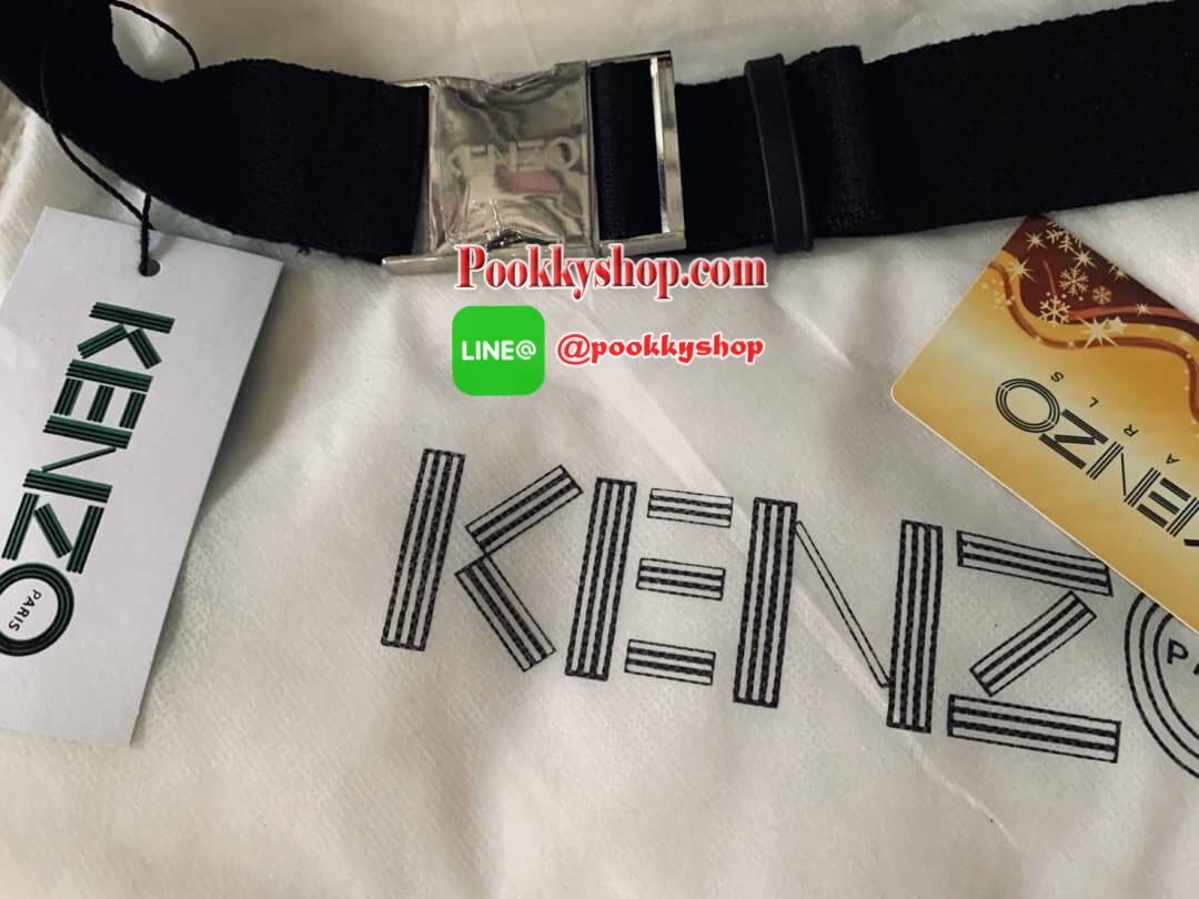 พร้อมส่ง Kenzo Icon Tiger Belt Bag ดีไซต์ที่โดดเด่น ผสมผสานกันอย่างลงตัว กระเป๋าคาดอก/คาดเอว Kenzo วัสดุ : 75% Rubber , 25% Polyester เปิดปิดด้วยซิป ด้านหน้ามี 1 ช่องชิปสำหรับเก็บของที่หยิบใช้บ่อยระหว่างวัน ด้านในโล่งกว้าง จุของได้เยอะพอควร สายสะพายปรับเล