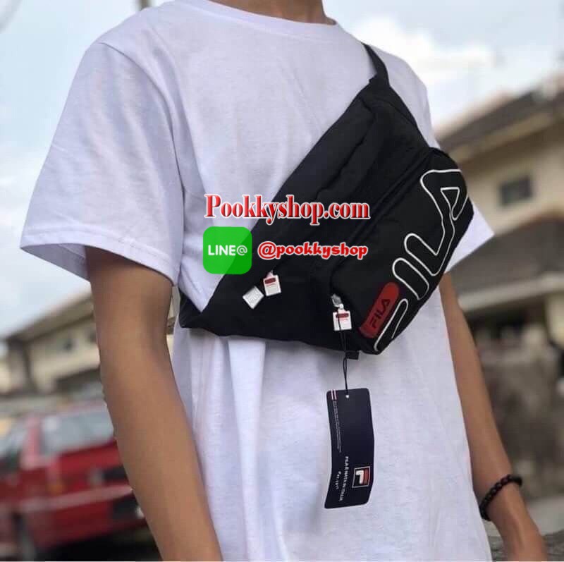 เข้าเพิ่ม ครบสี 5 สีค่ะ fila hip sack bag กระเป๋าคาดเอวและอก แท้ไม่ต้องรอพรีหรือหิ้วจากเกาหลี วัสดุผ้า Canvas หนาสวยนิ่ม หน้ากระเป๋าสกรีน Fila ตัวใหญ่ ดีไซน์กระเป๋าและสีสันที่สวยงามและทันสมัยเหมาะลุคใหม่ หัวซิปปั้ม