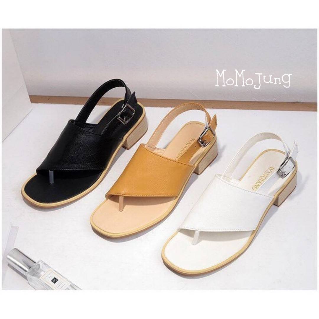 -รองเท้า รุ่น ROZY งานกล่องชนช้อป ดีไซน์สวยทันสมัย เหมาะกับลุคสาวๆไม่มีเบื่อ สาวๆมีติดตู้ไว้ไม่มีเอาท์ วัสดุผลิตจากหนังเกรดพรีเมียมนำเข้า ควบคุมการผลิตทุกขั้นตอน ผลิตโดยช่างฝีมือคุณภาพ