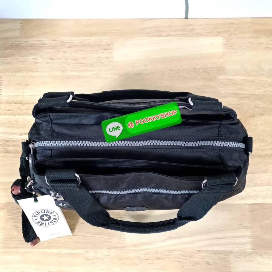 Kipling Damen Orelie Henkeltasche handbag กระเป๋าถือหรือสะพาย ขนาดกลาง วัสดุ Nylon 100% หูถือสูง 7 นิ้ว สายสะพายยาว สายสะพายยาว 126ซม. มีช่องแยกใช้งานหลายช่อง ประกอบด้วย -ด้านหน้า ช่องซิปลึกถึงฐานกระเป๋า -ด้านหลัง ช่องซิปลึกถึงฐานกระเป๋า -ช่องใช้งานหลักด้
