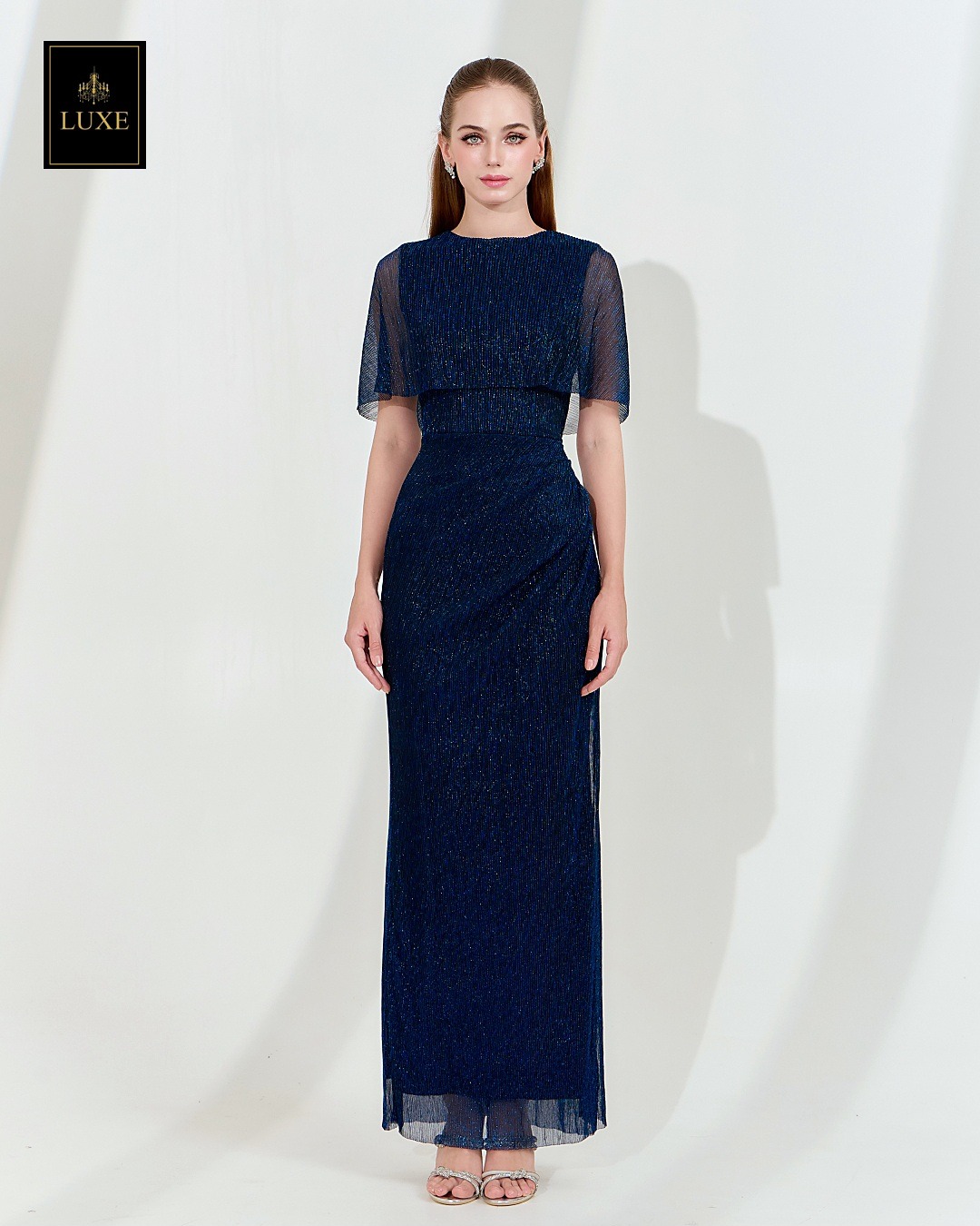 เดรสแฟชั่น เดรสเสื้อคอกลมแขนกุด ดีเทลเป็นเสื้อคลุมไหล่ในตัว กระโปรงทรงสอบจับเดรป