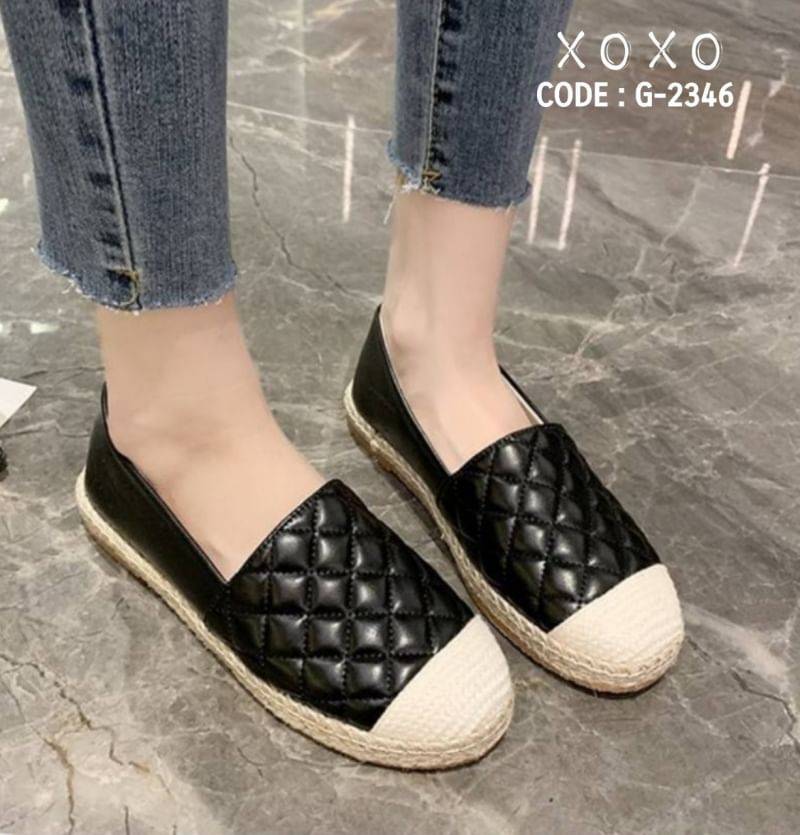 สินค้าพร้อมส่ง คัชชูสวม คู่นี้ นุ่มมากคะ แอดมินแนะนำเลย ใส่สบายหน้ากว้าง ด้านในรองนวมบุเย็บมา ใส่แมทส์ชุดง่าย ใส่ได้หลายโอกาส น้ำหนักเบา รอบๆแต่งรอบปอสาน สวยเก๋มาก